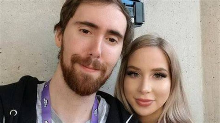 Zack (Asmongold) and Izzy (Pink Sparkles) are leveling in Shadowlands